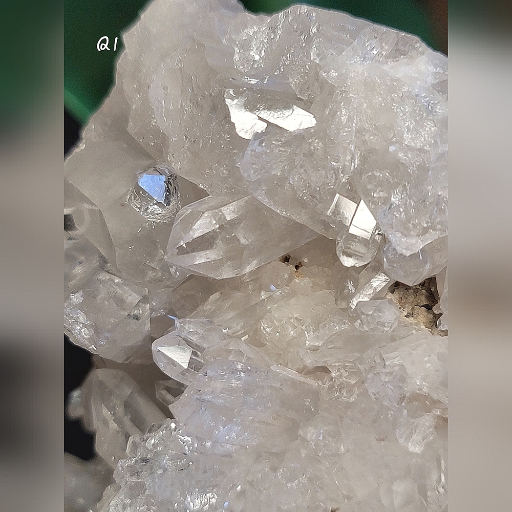 Quartz Cluster Q1